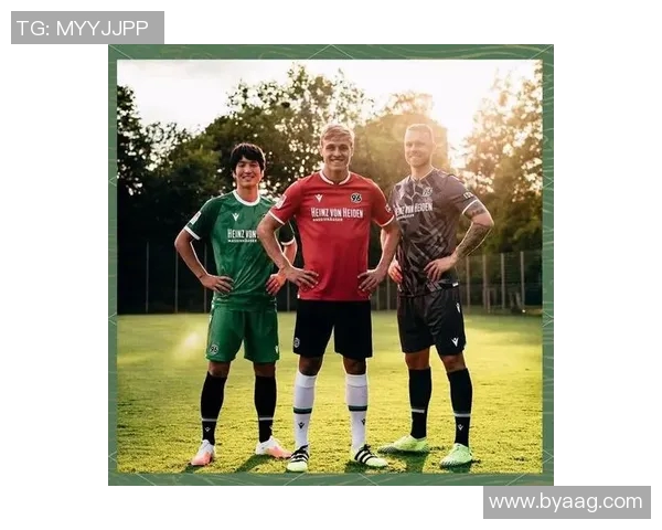 带衣领的足球明星展现时尚魅力与运动精神的完美结合